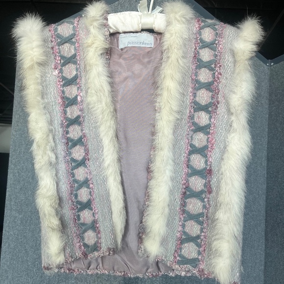 knit vest w/ fur trim - Picture 1 of 2